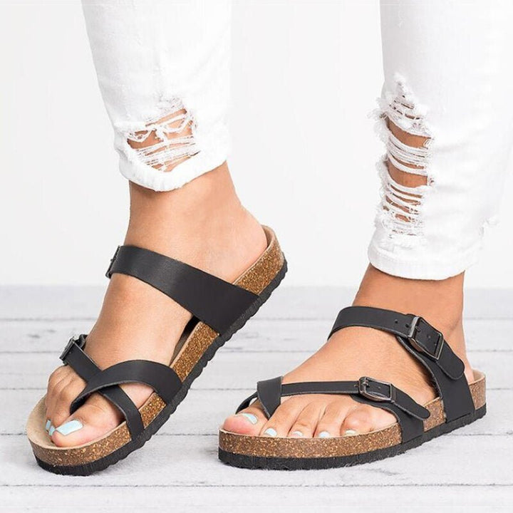 Women's Cork Footbed Toe-Loop Buckle Flat Sandals - Schwarz