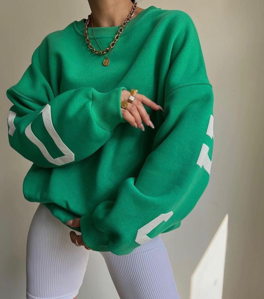 Women's Oversized Fleece-Lined Varsity Graphic Crewneck Sweatshirt - Green