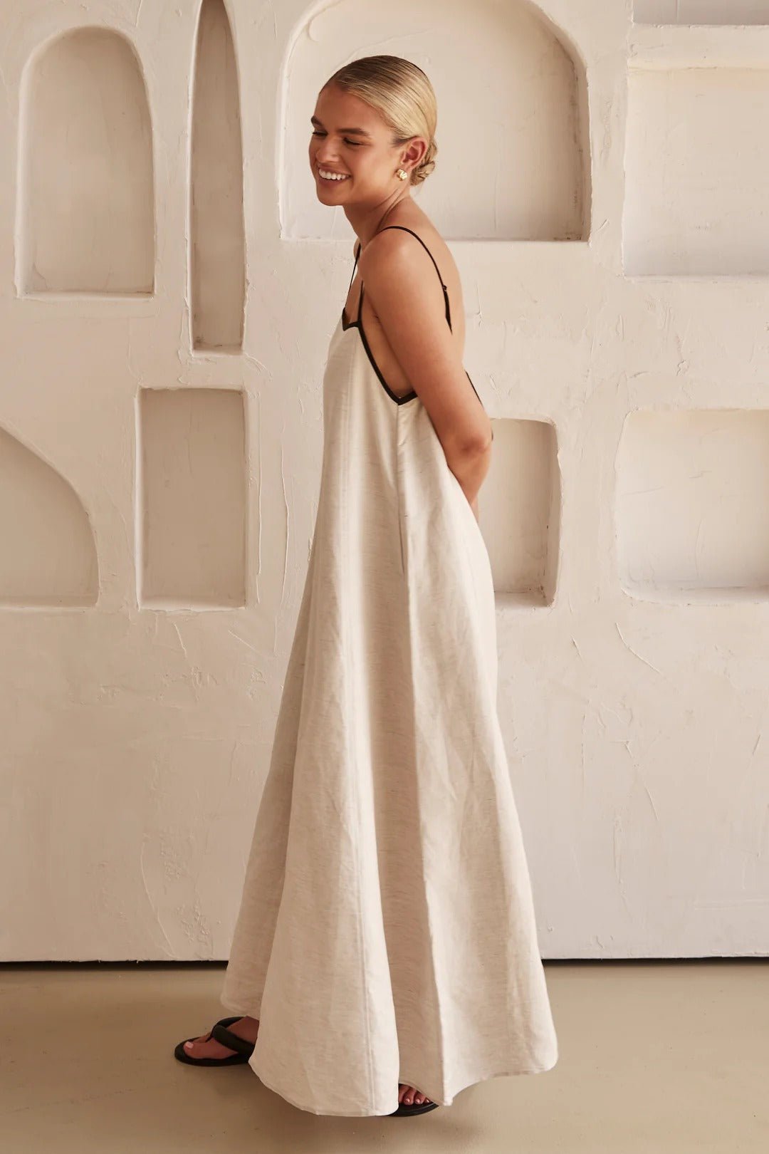 Women's Relaxed Linen-Blend Contrast-Trim Maxi Dress